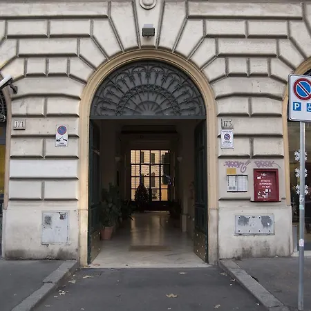 Capital Flat 9-a Rome